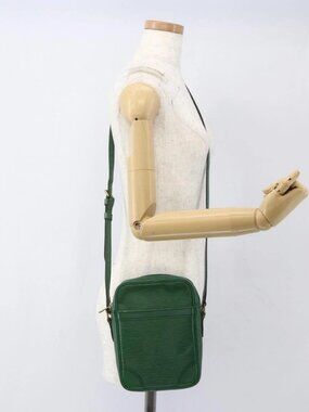 LOUIS VUITTON Epi Danube Shoulder Bag Green M45634 LV Auth yk19922
